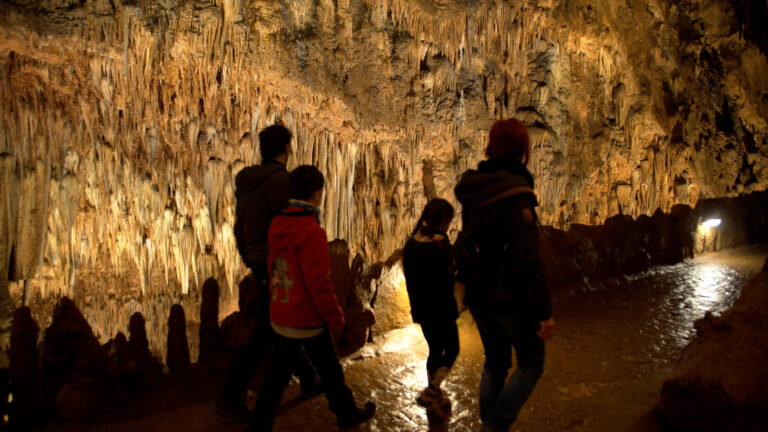 Cueva de Valporquero interior